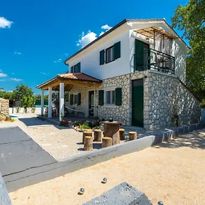 Adastra Villa