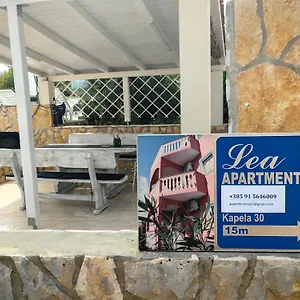  Apartmán Lea With Pool